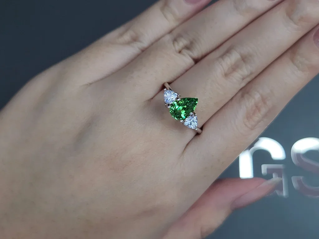 Granat tsavorit Intense Green birnenschliff 1,78 karat, Tansania  Image №5