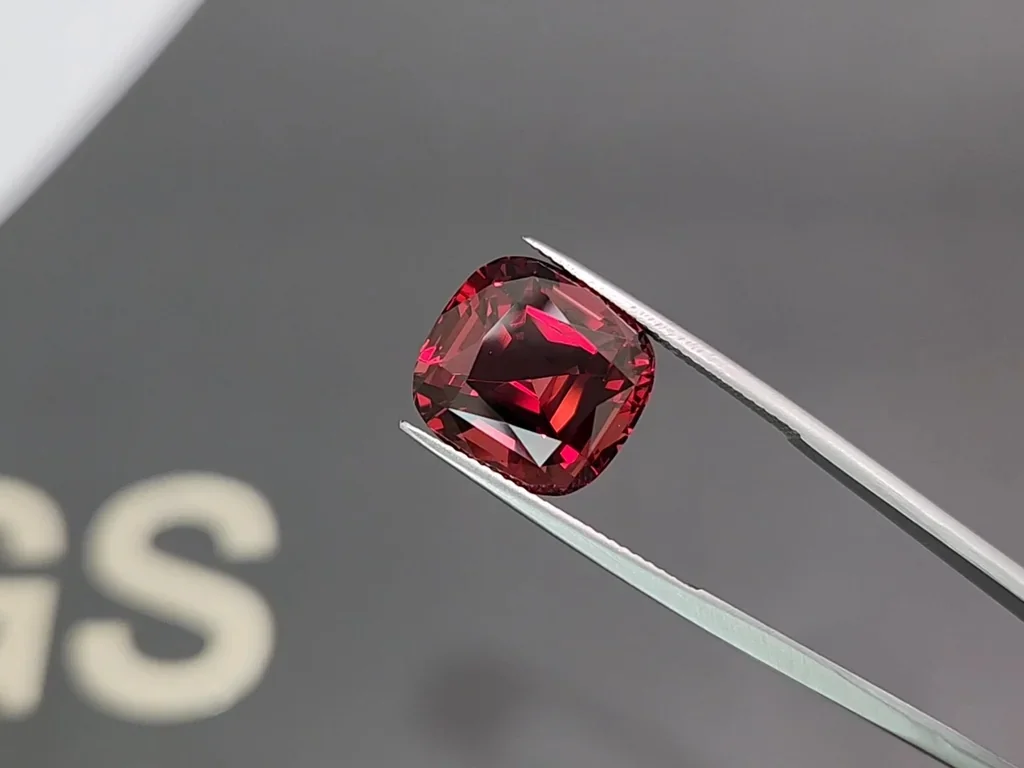 Large Malaya garnet cushion cut 5.58 carats, Tanzania Image №3