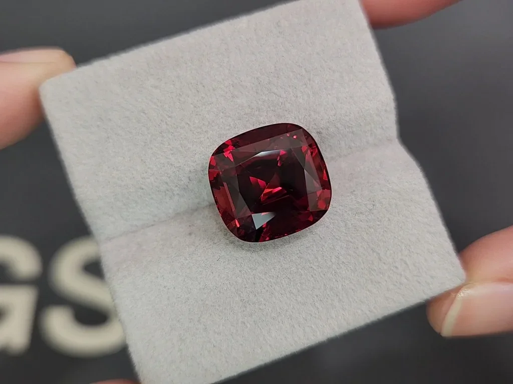 Large Malaya garnet cushion cut 5.58 carats, Tanzania Image №4