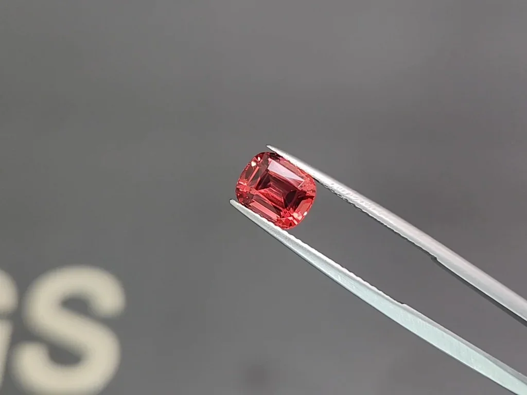 Mahenge-spinell rot-rosa im kissenschliff 2.34 carats, Tansania   Image №3