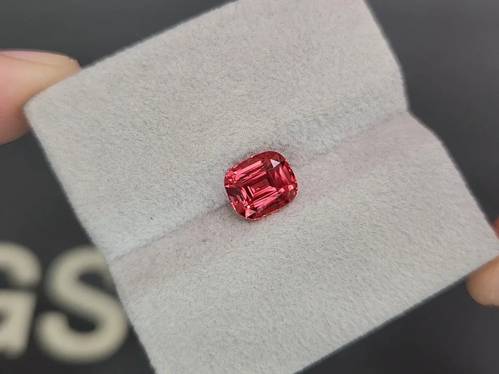 Mahenge-spinell rot-rosa im kissenschliff 2.34 carats, Tansania   Image №4