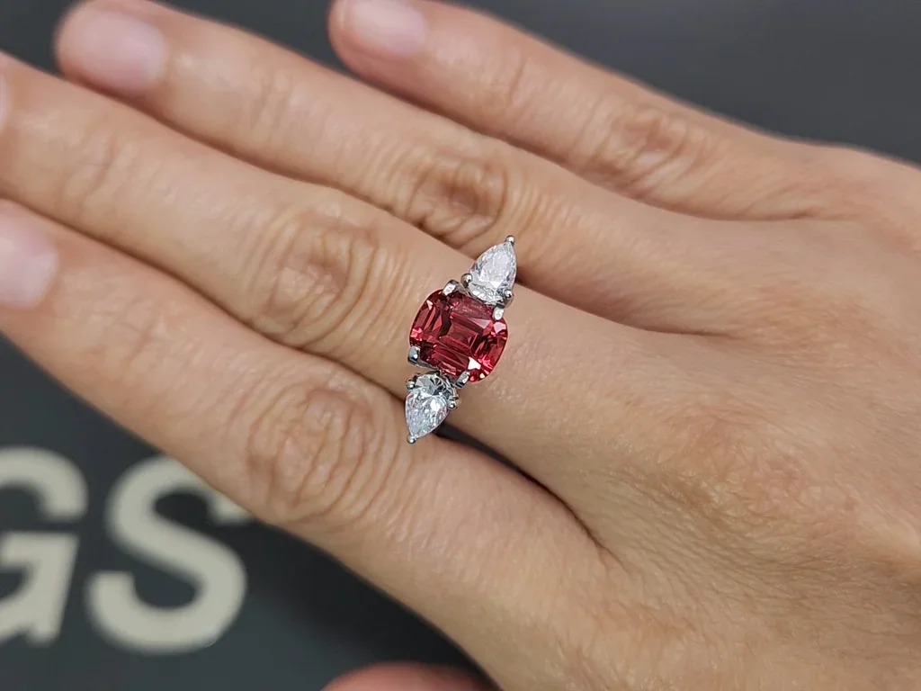 Mahenge-spinell rot-rosa im kissenschliff 2.34 carats, Tansania   Image №5