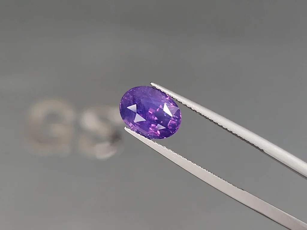 Unheated sapphire with rutile silk effect oval cut 3.60 carats, Sri Lanka Image №3