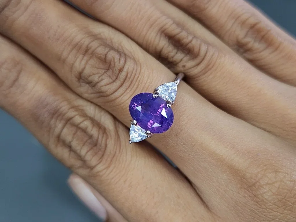 Unheated sapphire with rutile silk effect oval cut 3.60 carats, Sri Lanka Image №5