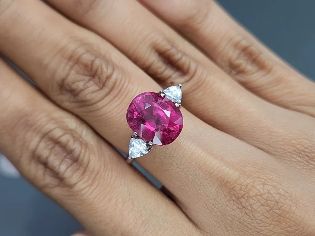 Rubellit turmalin im kissenschliff 6,08 karats, Afrika Image №5