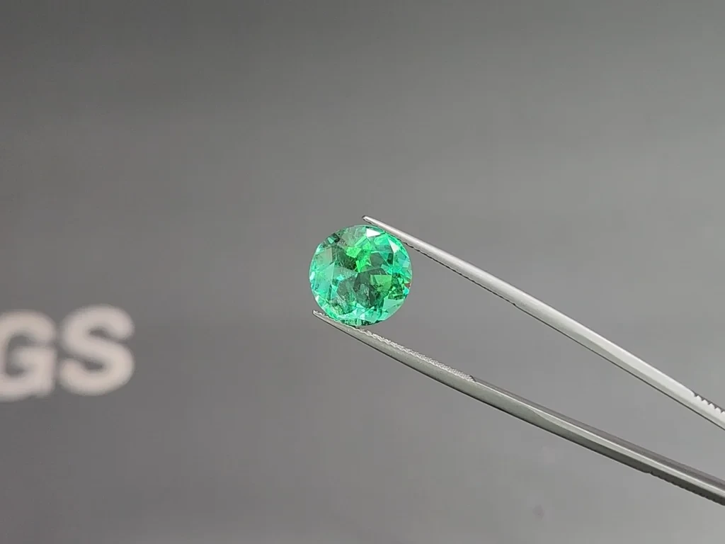 Emerald  round cut 5.08 carats, Colombia Image №3