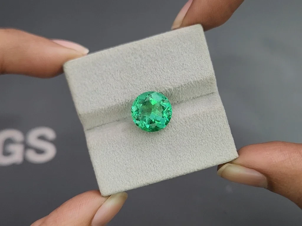 Emerald  round cut 5.08 carats, Colombia Image №4