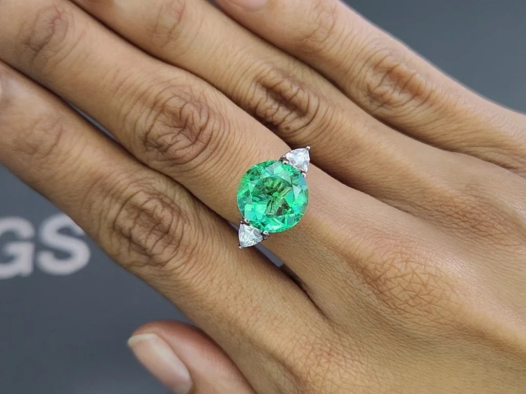 Emerald  round cut 5.08 carats, Colombia Image №5