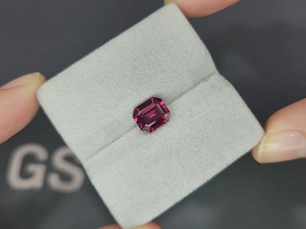 Purple garnet rhodolite octagon cut 2.41 carats, Tanzania Image №4