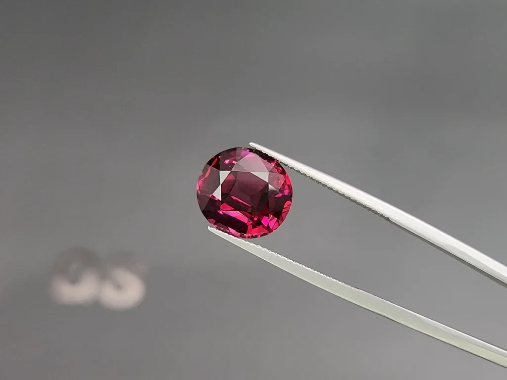 Garnet rhodolite oval cut 8.32 carats, Tanzania Image №3