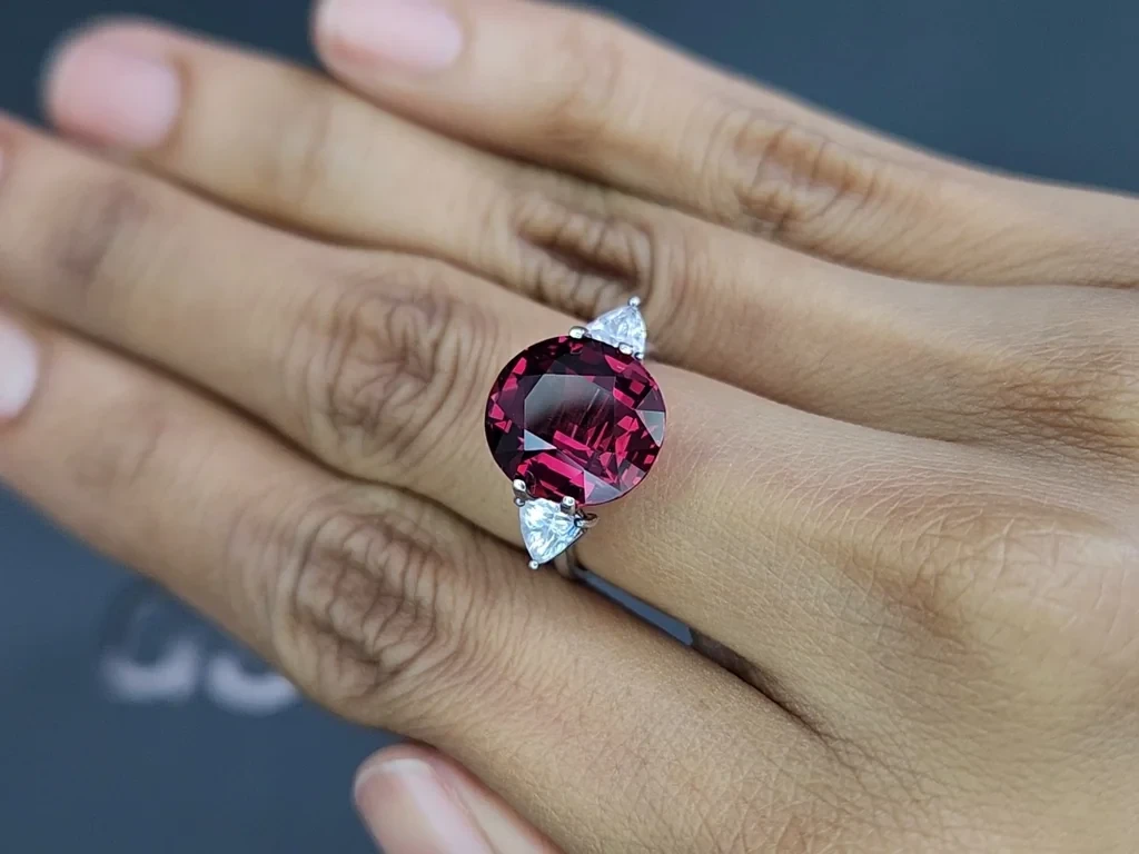 Garnet rhodolite oval cut 8.32 carats, Tanzania Image №5