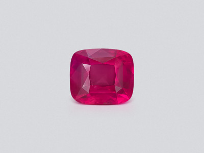 Rubis non chauffé, d'un rose-rouge vif taille coussin 8,05 carats, Mozambique photo