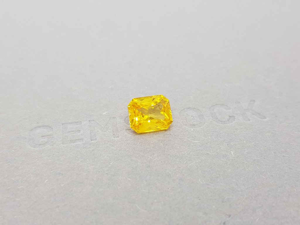Bright yellow radiant cut sapphire 3.07 ct, Sri Lanka Image №2
