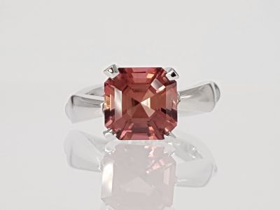 Ring with rubellite tourmaline 3.88 ct  in 18K white gold photo