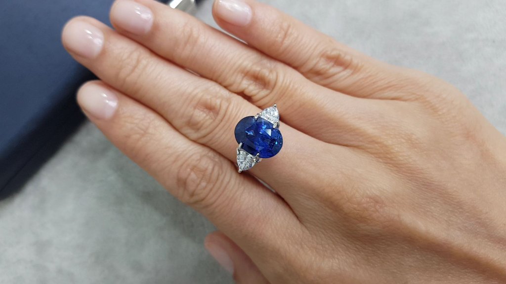 Natural Royal Blue sapphire 6.42 ct in oval cut, Sri Lanka Image №4