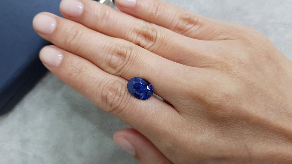Natural Royal Blue sapphire 6.42 ct in oval cut, Sri Lanka Image №2