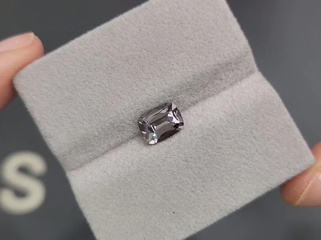 Cushion-cut grayish-violet spinel 1.46 carats, Burma Image №4