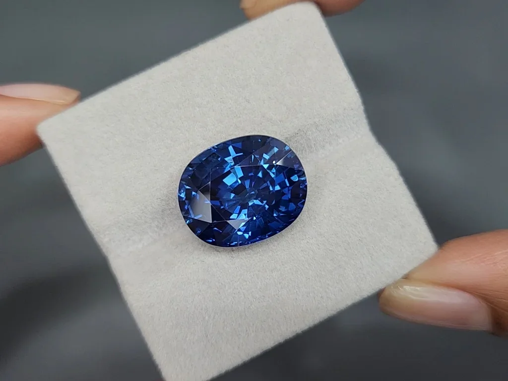 Zafiro azul intenso de talla cojín sin calentar de 18,62 quilates,  Africa Image №4
