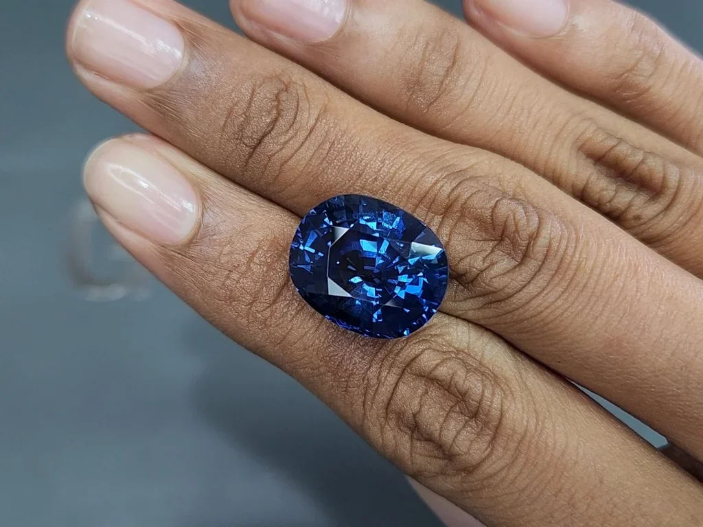 Zafiro azul intenso de talla cojín sin calentar de 18,62 quilates,  Africa Image №2
