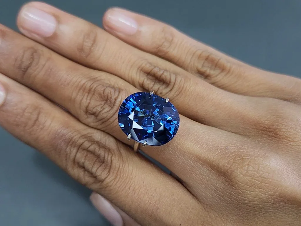 Zafiro azul intenso de talla cojín sin calentar de 18,62 quilates,  Africa Image №5