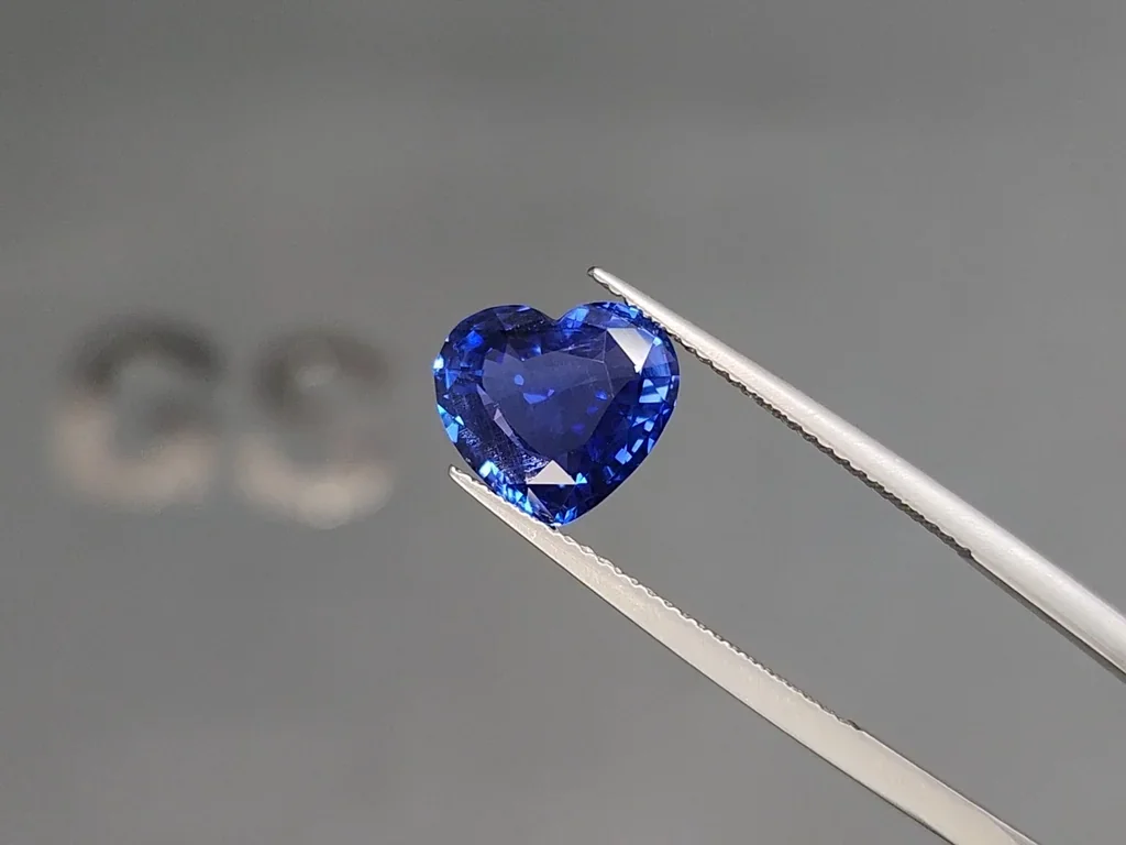 Saphir bleu royal taille cœur non chauffé 4,24 ct Birmanie Image №3