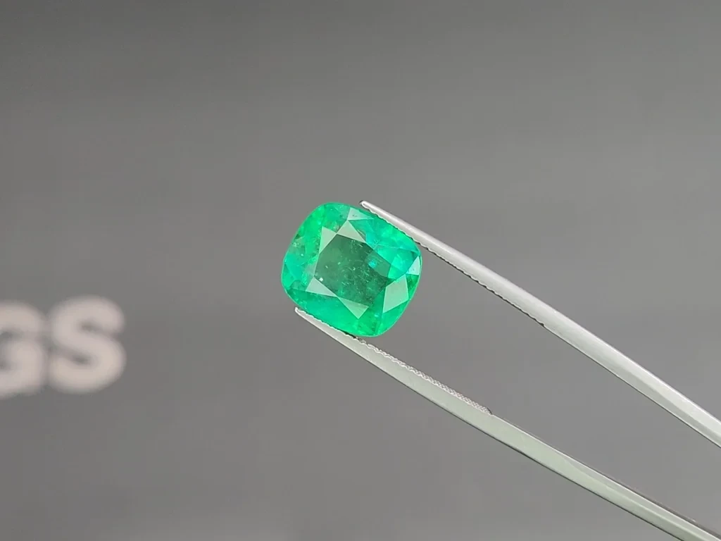 Emerald octagon cut 6.32 carats, Colombia Image №3