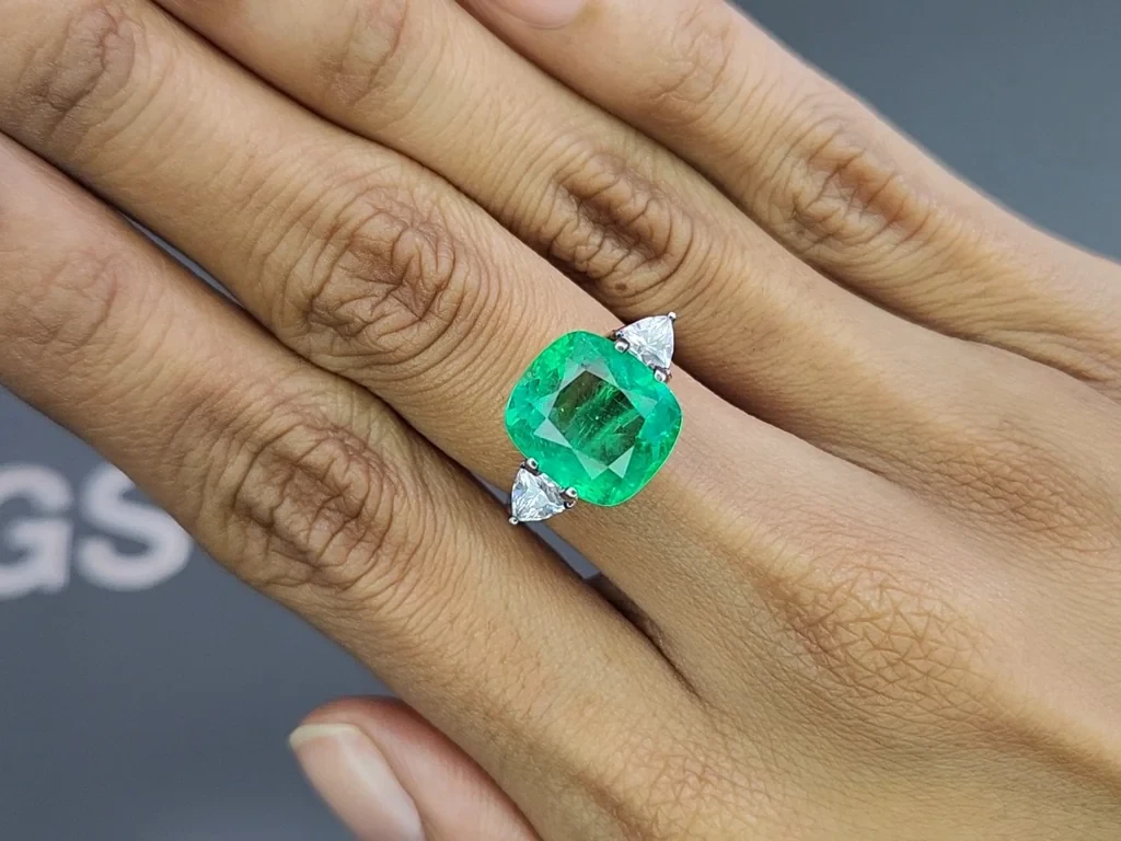 Emerald octagon cut 6.32 carats, Colombia Image №5