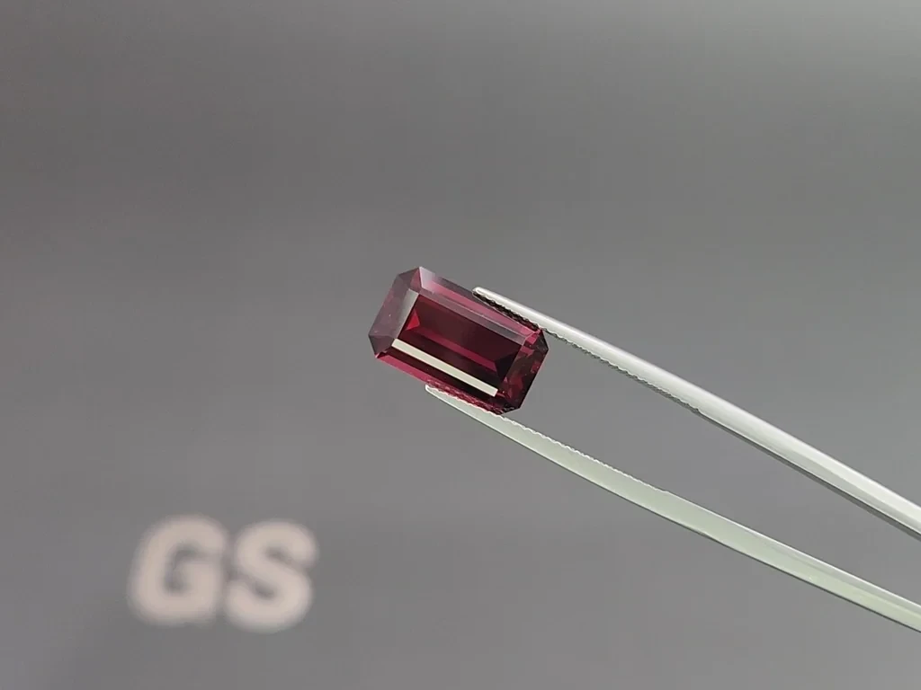 Granate de talla octogonal de 5,58 quilates, Tanzania Image №3