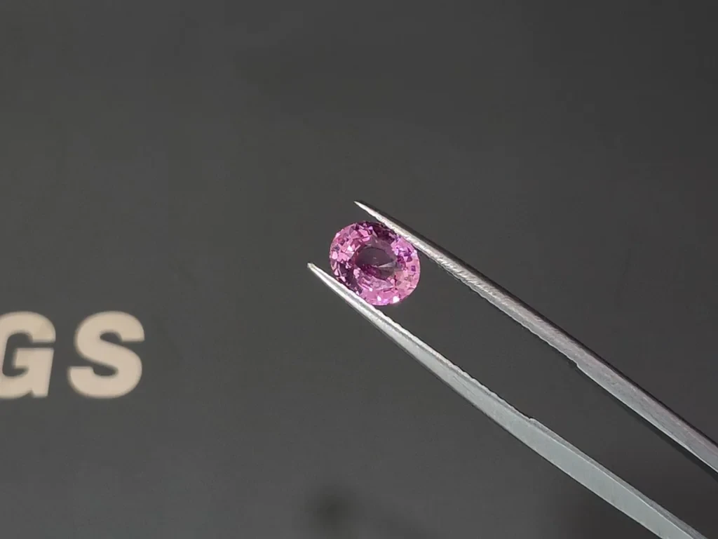 Unheated Padparadscha sapphire in oval cut 1.55 carats, Madagascar Image №3