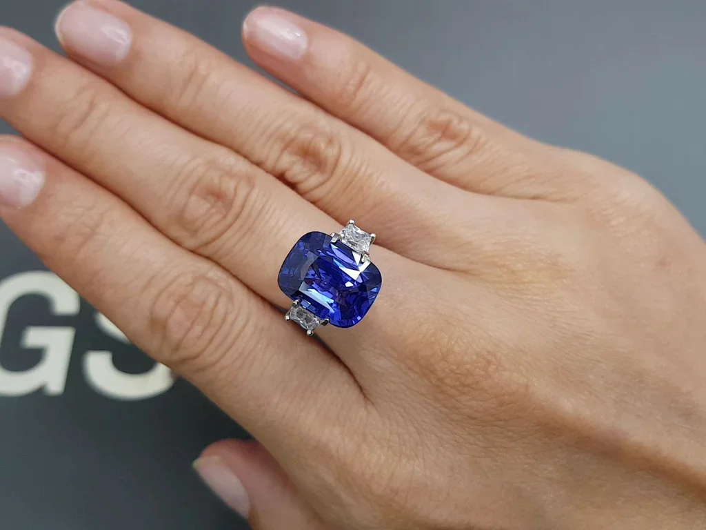 Unheated Royal Blue sapphire in cushion cut 8.02 carats, Sri Lanka Image №5