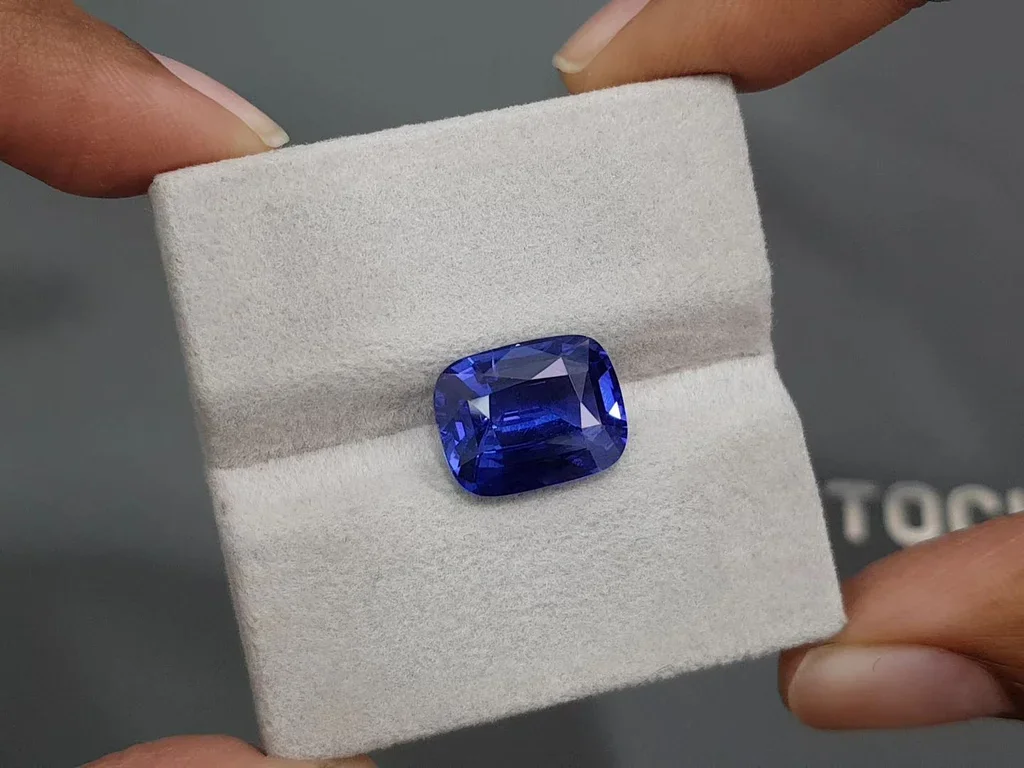 Unheated Royal Blue sapphire in cushion cut 8.02 carats, Sri Lanka Image №4