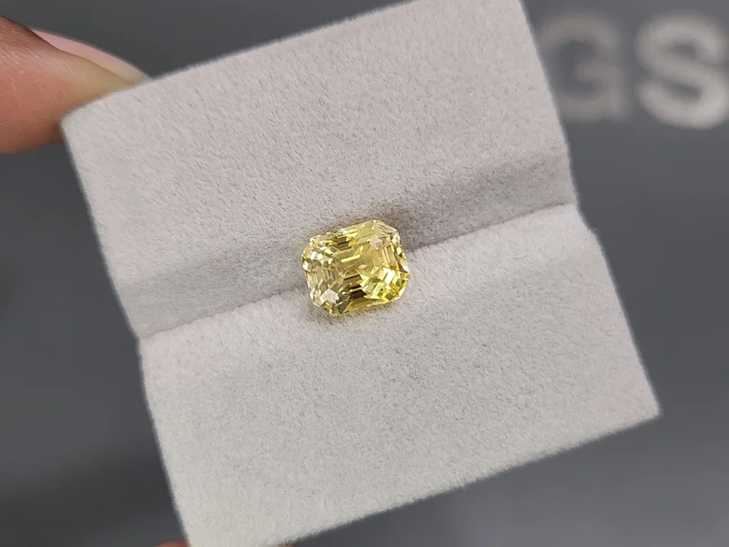 Zafiro de oro con talla octogonal sin calentar de 4,00 quilates, Sri Lanka Image №4