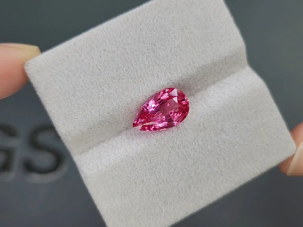 Espinela Mahenge talla pera rojo-rosa 3,67 quilates, Tanzania  Image №4