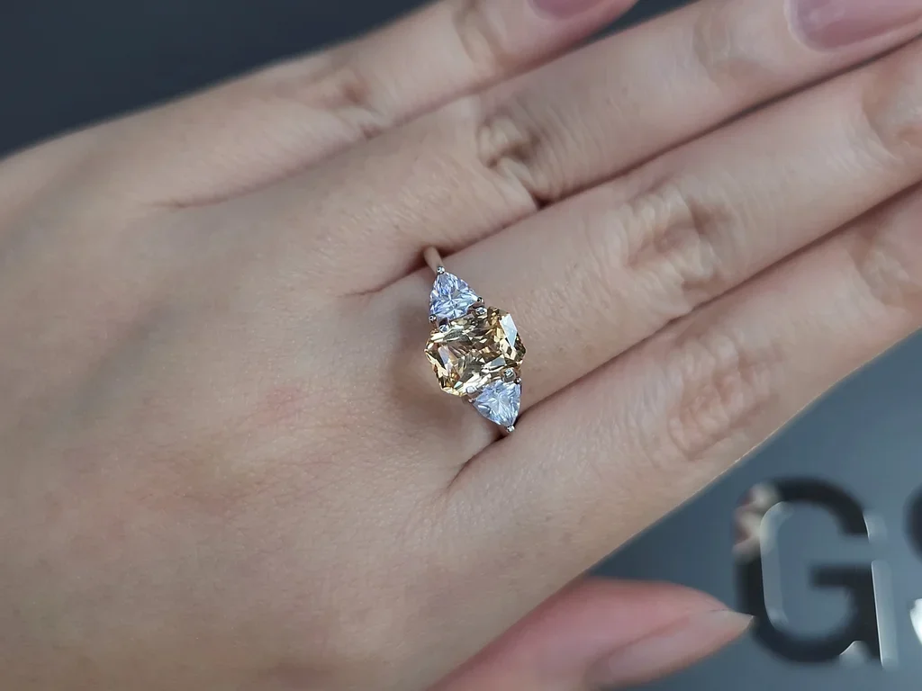 Zafiro de talla radiante amarillo pastel de 2,04 carats, Sri Lanka Image №5