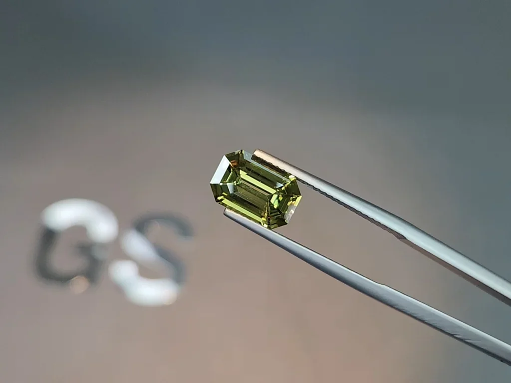 Alexandrite color change octagon cut 2.90 carats, Sri Lanka Image №5