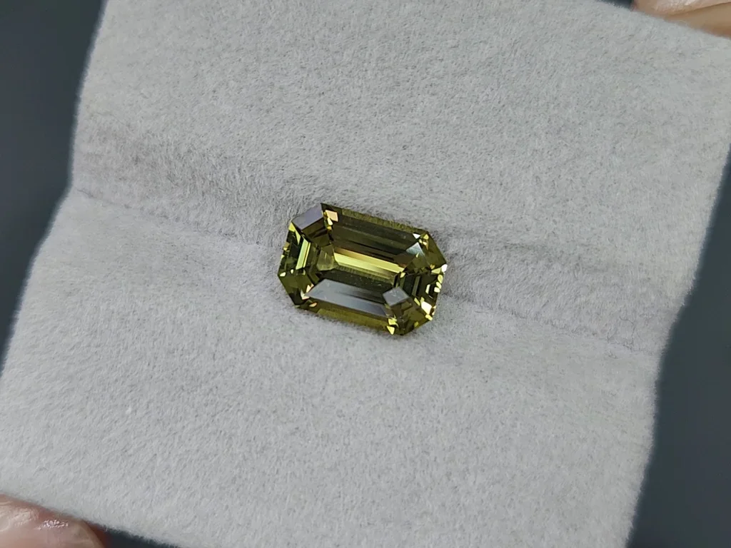 Alexandrite color change octagon cut 2.90 carats, Sri Lanka Image №6