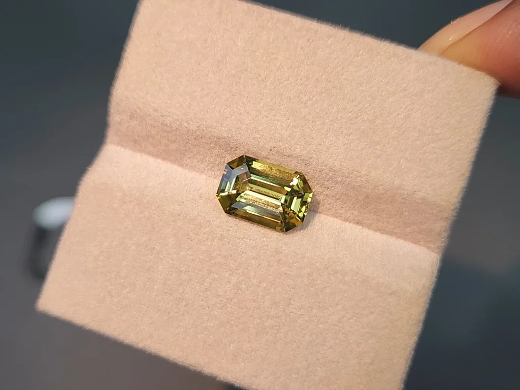 Alexandrite color change octagon cut 2.90 carats, Sri Lanka Image №7