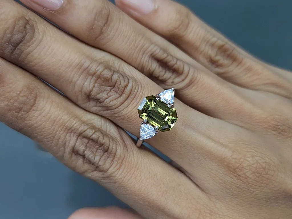 Alexandrite color change octagon cut 2.90 carats, Sri Lanka Image №8