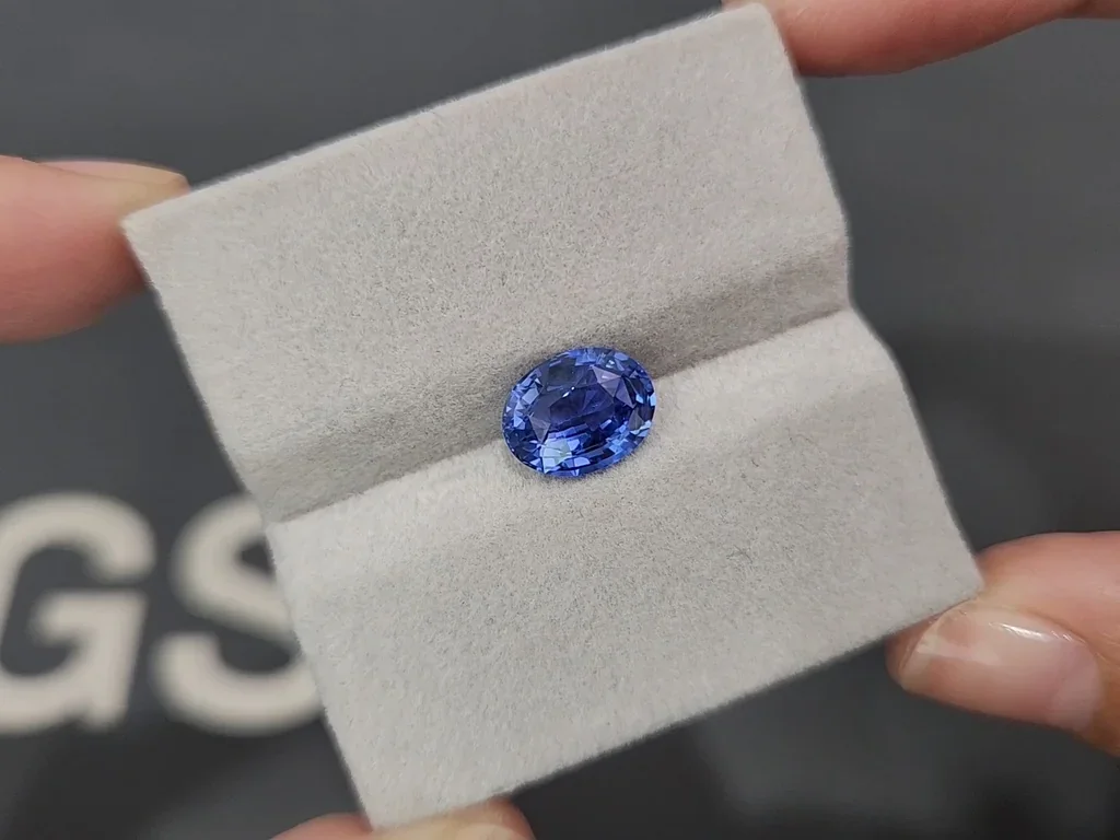 Zafiro azul sin calentar de talla ovalada de 3,09 ct de Sri Lanka Image №4