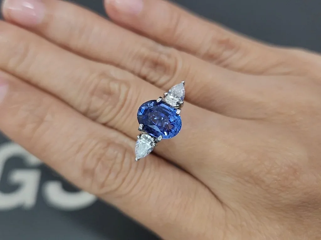 Zafiro azul sin calentar de talla ovalada de 3,09 ct de Sri Lanka Image №5