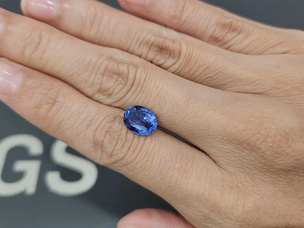 Zafiro azul sin calentar de talla ovalada de 3,09 ct de Sri Lanka Image №2