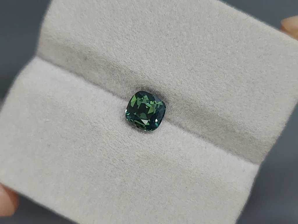 Zafiro verde azulado de talla cojín sin calentar de 1,50 quilates, Madagascar Image №4