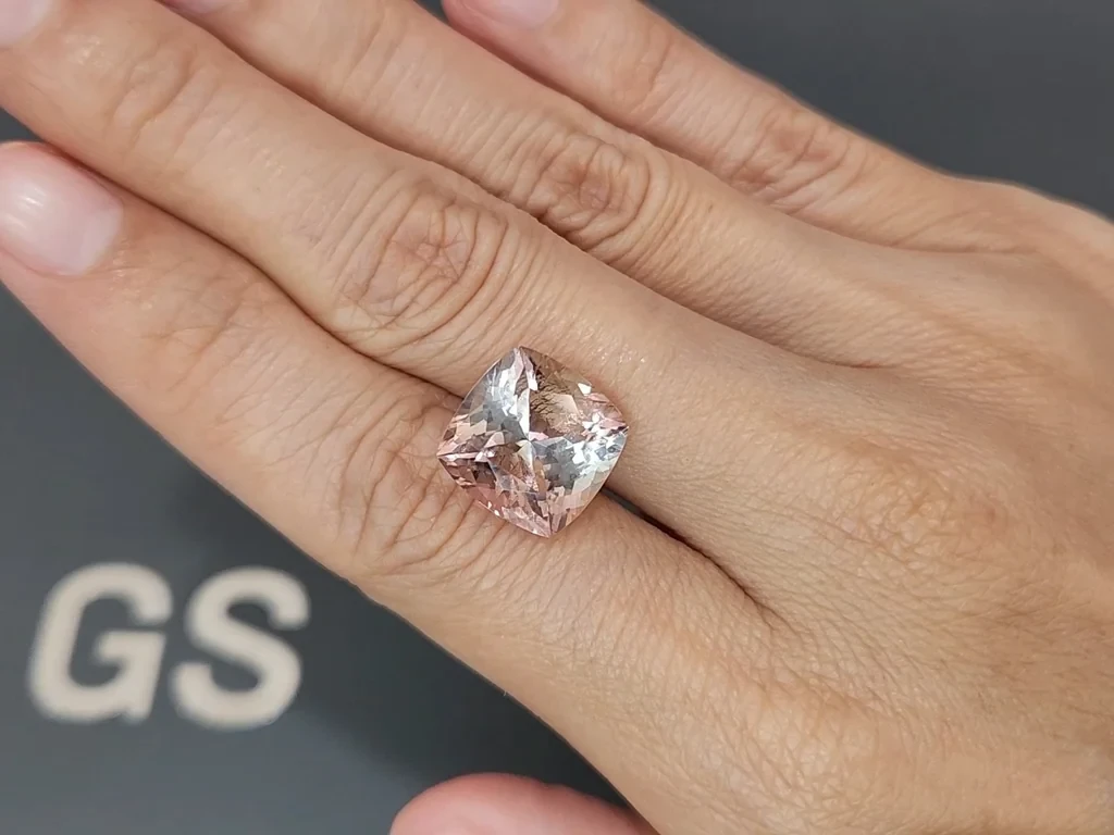 Zweifarbiger, kissenförmiger turmalin 9,48 karat, Afrika Image №2