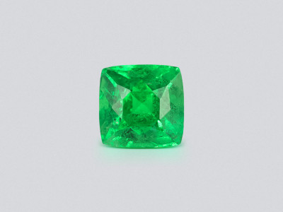 Grenat tsavorite vert intense taille coussin de 5,75 carats, Tanzanie  photo
