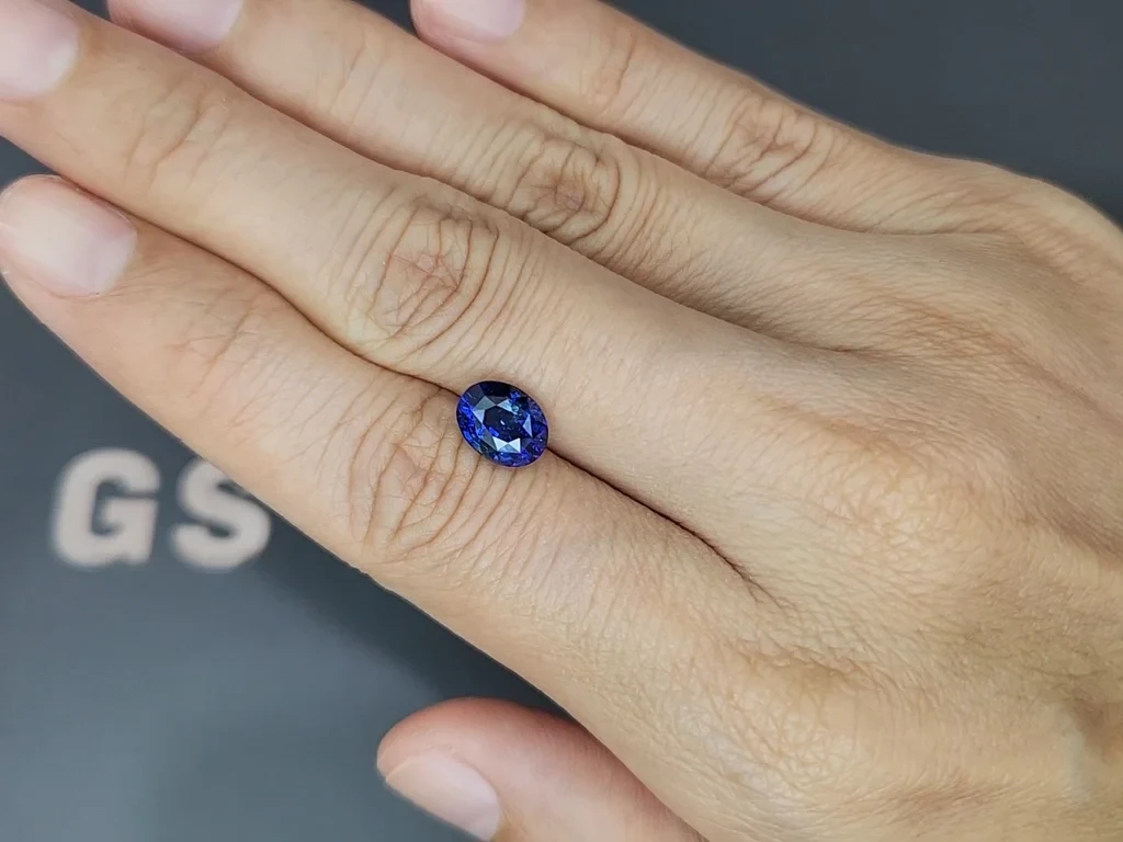 Saphir Royal Blue oval geschliffener 2,52 karat, Sri Lanka Image №2