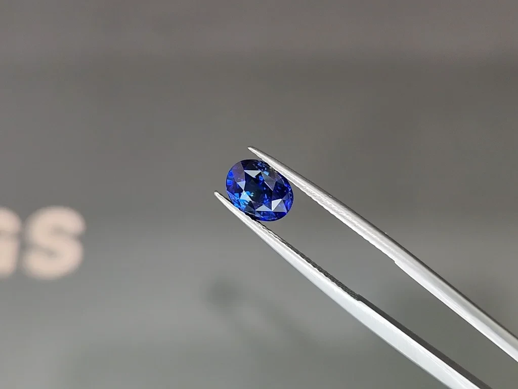 Saphir Royal Blue oval geschliffener 2,52 karat, Sri Lanka Image №3