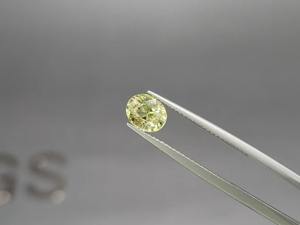 Chrysoberyl oval cut 1.69 carats, Sri Lanka Image №3