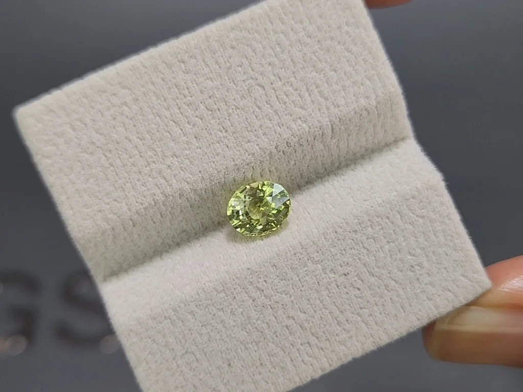 Chrysoberyl oval cut 1.69 carats, Sri Lanka Image №4