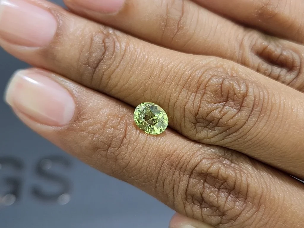 Chrysoberyl oval cut 1.69 carats, Sri Lanka Image №2