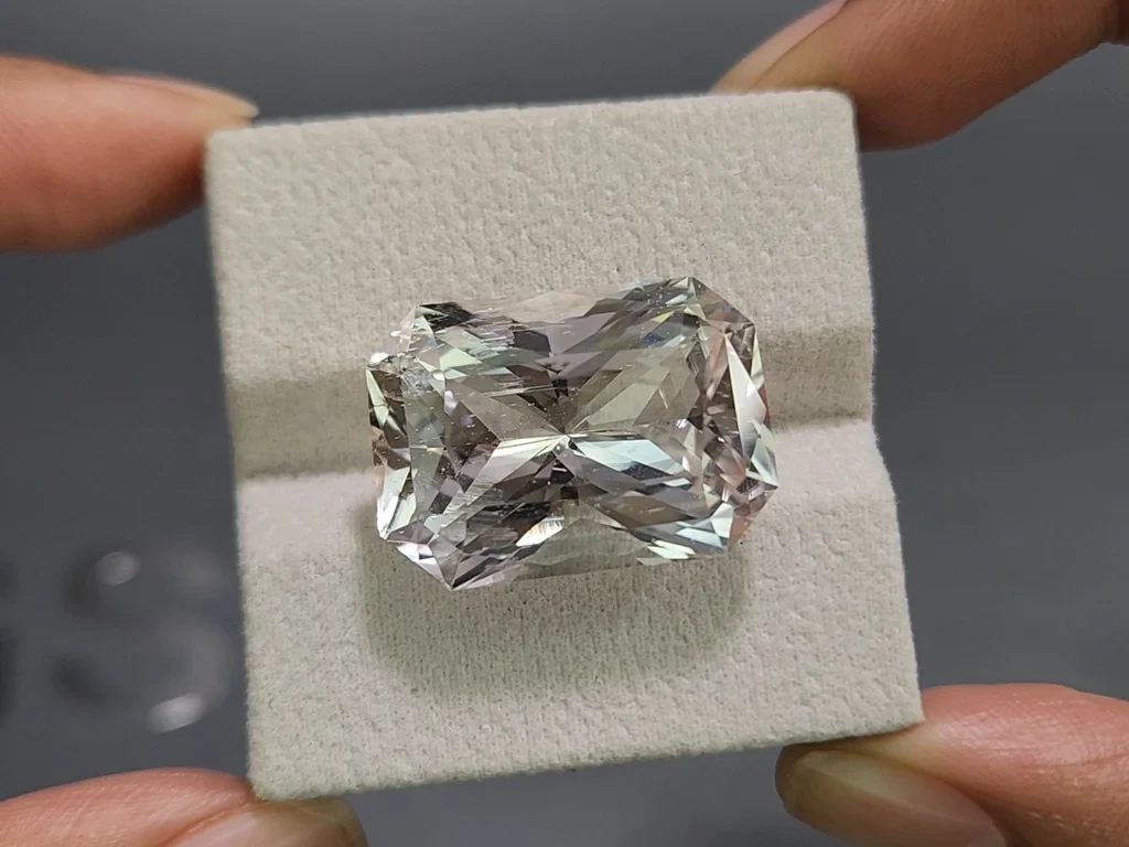 Large kunzite radiant cut 36.32 carats, Pakistan Image №4